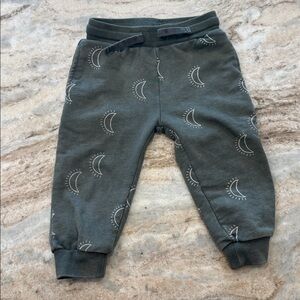 Rylee + cru ruffle moon joggers size 6-12 months